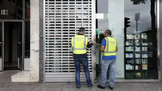 La Guardia Civil precinta una farmacia en Zaragoza