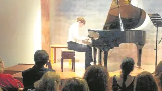 Noel Redolar, ayer, al piano en su función en Madrid.