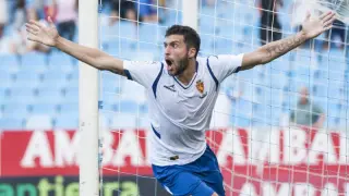 Borja Bastón celebra un gol