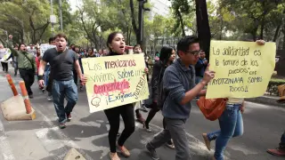Los jóvenes apoyan a los padres de familia de los 43 estudiantes desaparecidos en Guerrero
