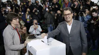 Artur Mas, votando en la consulta catalana