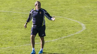 Víctor Muñoz, durante un entrenamiento del Real Zaragoza