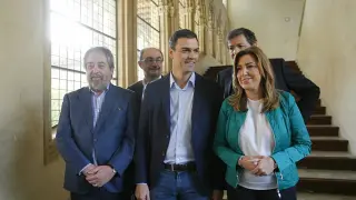 Pedro Sánchez, junto a Susana Díaz, Juan Alberto Belloch y Javier Lambán en la Aljafería