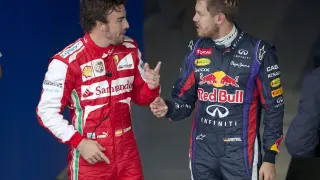Alonso y Vettel charlan tras una carrera