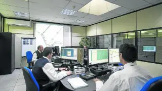 En el centro de control de Auzsa se hace un seguimiento en tiempo real de todos los vehículos.