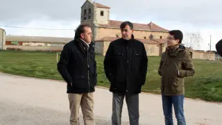Antonio Pardo, presidente de la Diputación, junto al alcalde de Golmayo, Benito Serrano y el vicepresidente segundo, Tomás Cabezón.