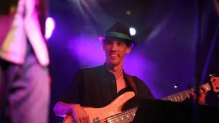 Frankel Garrido durante un concierto con su grupo 'Son la Crema'