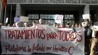El Gobierno se escuda en criterios médicos para dispensar los fármacos de hepatitis C