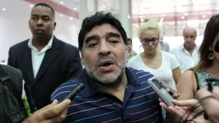 Maradona dice que está "contentísimo" de saber que Fidel Castro se encuentra bien