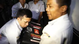 Recuperan la segunda caja negra del avión de AirAsia estrellado