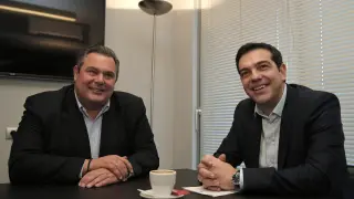 Primeras reuniones de Tsipras con la derecha nacionalista para formar su gobierno en Grecia