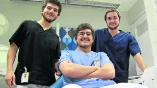 Daniel Torralba, Rafael Baselga y Javier Climent, en el hospital de Kurikka (Finlandia).