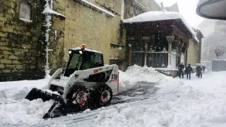 La nieve impide que el bus urbano de Jaca funcione durante la mañana de este martes