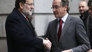 Saludo de Rajoy y Alonso este miércoles a las puertas del Congreso