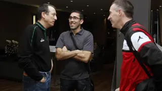 Ruiz Lorente y Willy Villar charlan con Salva Maldonado, técnico del Joventut
