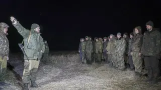 Rebeldes dan órdenes a prisioneros ucranianos