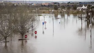 La riada no obliga a nuevos desalojos pero se mantiene la alerta en el río Ebro