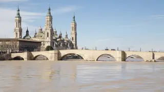 El Ebro este lunes a su paso por Zaragoza