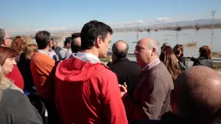 Pedro Sánchez en su visita a las zonas afectadas por la crecida