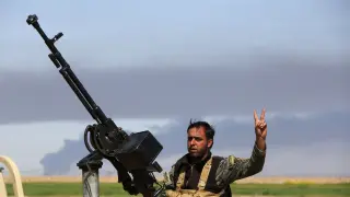 Un soldado iraquí, combatiendo al Estado Islámico