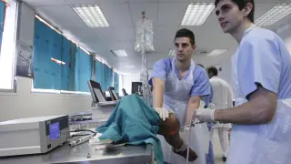 Los cadáveres estudiados en las facultades turcas de medicina son vestidos con calzoncillos