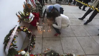 Flores en honor de las víctimas del atentado