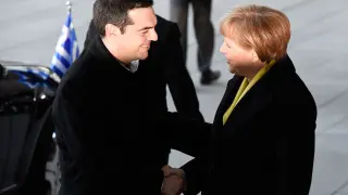 Foto de archivo de Merkel y Tsipras