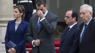 Los Reyes, junto a Hollande y Margallo
