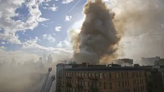 Una explosión y un aparatoso incendio en Nueva York deja 19 heridos, cuatro de ellos graves