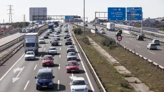 Tráfico denso en la Ronda Norte de Zaragoza este lunes