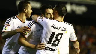 Álvaro Negredo celebra su gol ante el Levante.