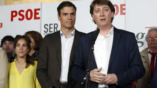 Carlos Martínez, a la derecha, junto a Pedro Sánchez, en Soria