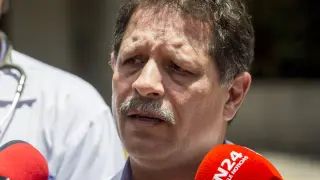 El cirujano José Elías Mora cuenta el estado del alcalde de Caracas, Antonio Ledezma, intervenido de urgencia.