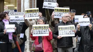 Protestas  ante los juzgados contra el alcalde de Valladolid, León de la Riva