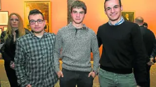 Geografía.  Los tres ganadores de la fase aragonesa de la olimpiada de Geografía. Samuel Fenoll (segundo puesto); Pablo Sabater (primer puesto) y Nasaik Badorrey.
