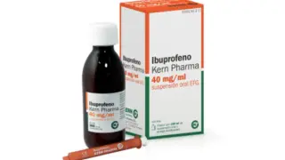 Frasco de ibuprofeno retirado de las farmacias.