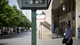 Los termómetros marcan 38º en el centro de Zaragoza el 12 de mayo de 2015