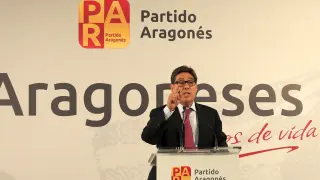 Arturo Aliaga, candidato por del PAR a la Presidencia de Aragón, durante un mitin en Teruel.