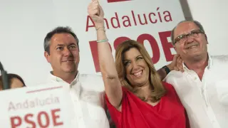 El candidato socialista a la Alcaldía de Sevilla, Juan Espadas, arropado por la Secretaria General del PSOE-A, Susana Díaz.
