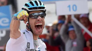 Fabio Aru reaparece en Cervinia con victoria y Contador mantiene un día más el rosa