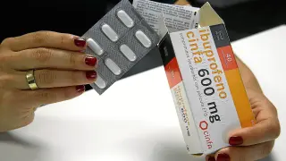 Los expertos aconsejan no abusar del ibuprofeno y tomar solo las dosis necesarias.