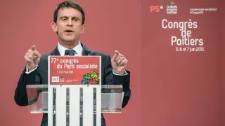 El Primer Ministro francés, Manuel Valls, durante el congreso del Partido Socialista en Poitiers