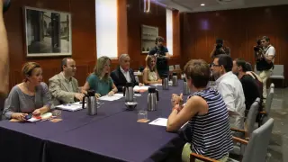 Encuentro entre los equipos de negociación del PSOE y Podemos en Aragón