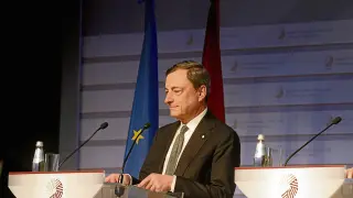 El Banco Central Europeo, que preside Mario Draghi, pide a España nuevas reformas laborales.