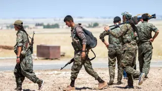 Los kurdos expulsan a yihadistas del EI de una importante población en el norte de Siria