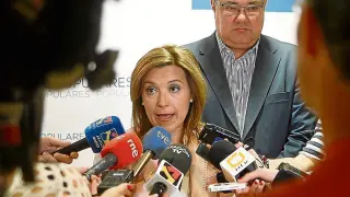 Ana Alós compareció ayer con Antonio Torres en la sede del PP.