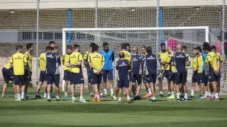 La plantilla del Real Zaragoza, en el entrenamiento de este jueves