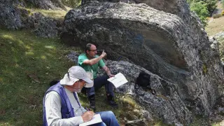Los paleontólogos, en la zona donde han hallado el fósil