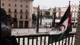 La bandera saharaui, este jueves en la fachada del Ayuntamiento de Zaragoza