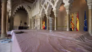 Preparativos en el palacio de La Aljafería para la toma de posesión de Javier Lambán como presidente del Gobierno de Aragón este domingo.